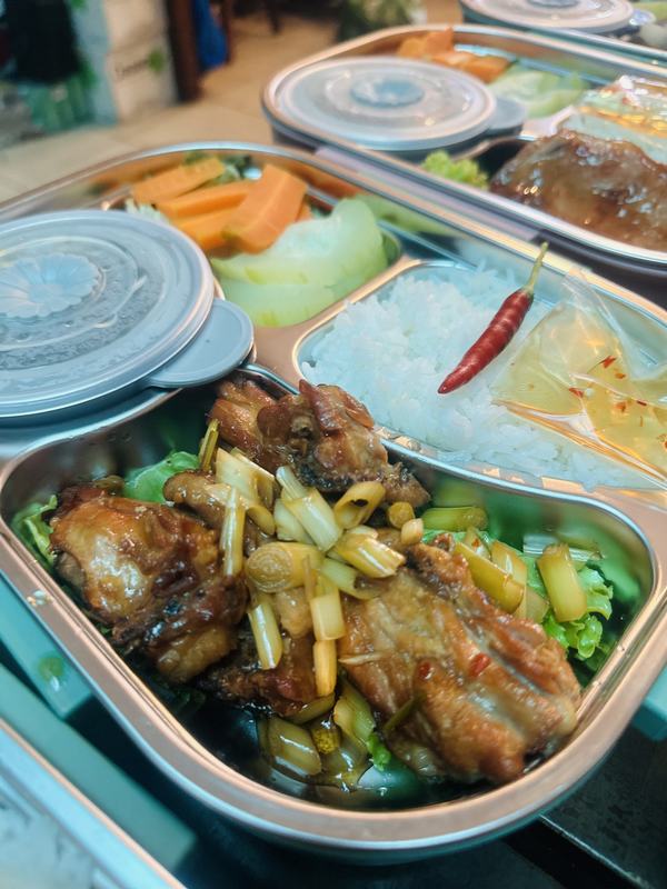 Thực đơn đa dạng cho bữa cơm văn phòng ngon miệng, an toàn