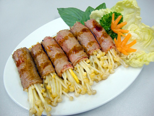 Bò cuộn nấm kim châm Bò cuộn nấm kim châm