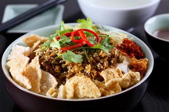 Cơm hến xứ Huế khó quên 
