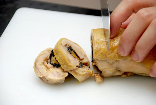 Gà cuộn trứng muối