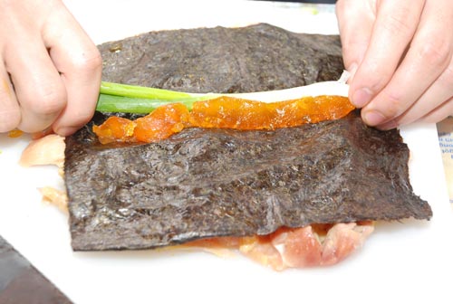 Gà cuộn trứng muối