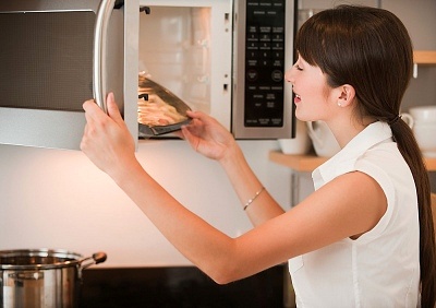 Mẹo làm sạch nhanh lò vi sóng Mẹo làm sạch nhanh lò vi sóng