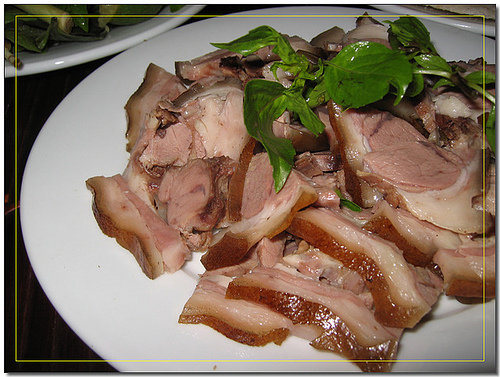 Thịt chó nhật tân