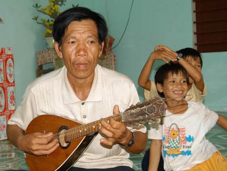 Người ăn sống rắn, bọ cạp mơ lên truyền hình thế giới