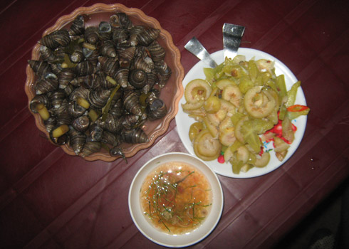 Món ốc luộc nóng ấm lòng thực khách trong mùa đông. Ảnh: Kim Dung